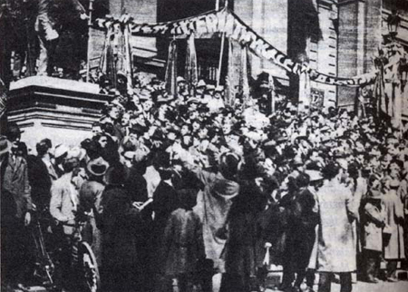 1_mai_1924_massenkundgebung_der_sozialdemokr_studenten_aufuni_rampe